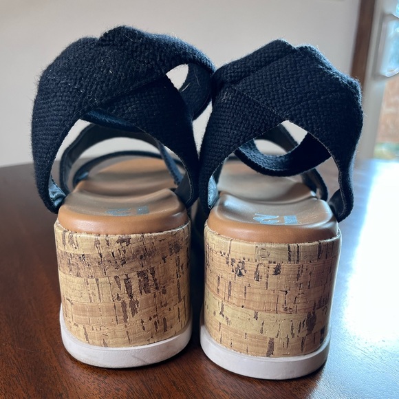 R2 Women’s Cork Platform Sandal - 10 - Picture 3 of 8